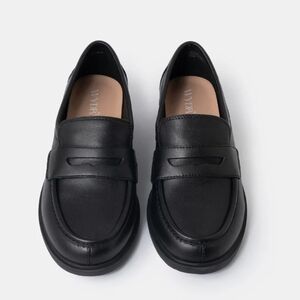 Reese Low Heel Classic Loafers - NWB Wydr
